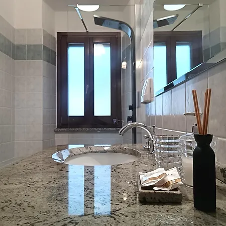 דירה Bright Port View Apartment- Free Parking *