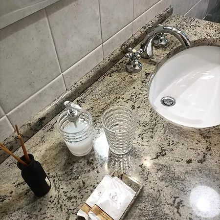 Bright Port View Apartment- Free Parking * קליארי