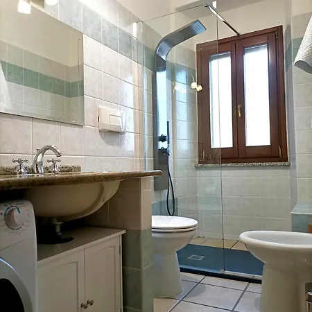 Bright Port View Apartment- Free Parking קליארי
