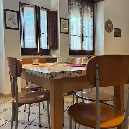 Bright Port View Apartment- Free Parking דירה *