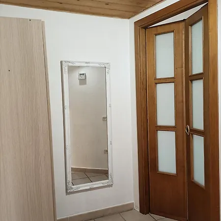 Bright Port View Apartment- Secondary Entrance Free Parking *