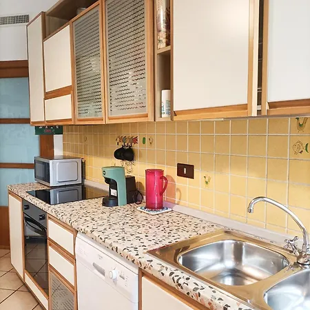 Bright Port View Apartment- Secondary Entrance Free Parking Appartement