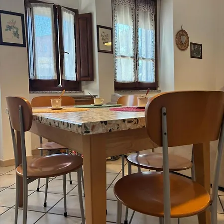 Bright Port View Apartment- Secondary Entrance Free Parking *