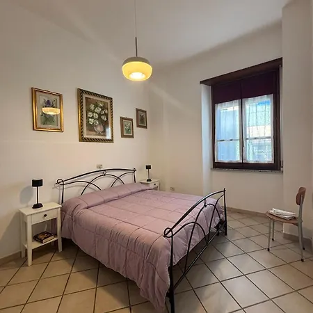 Bright Port View Apartment- Secondary Entrance Free Parking *