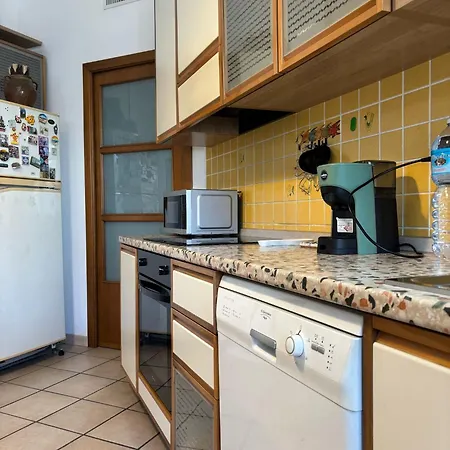 Апартаменты Bright Port View Apartment- Secondary Entrance Free Parking *