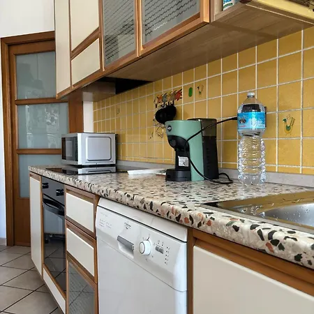 Bright Port View Apartment- Secondary Entrance Free Parking Апартаменты Кальяри