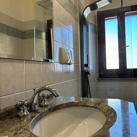 Bright Port View Apartment- Secondary Entrance Free Parking Апартаменты Кальяри