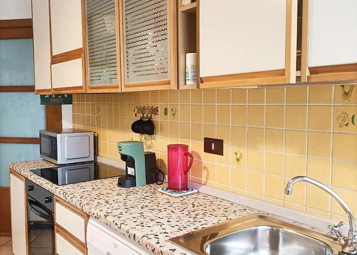 Bright Port View Apartment- Secondary Entrance Free Parking Apartment