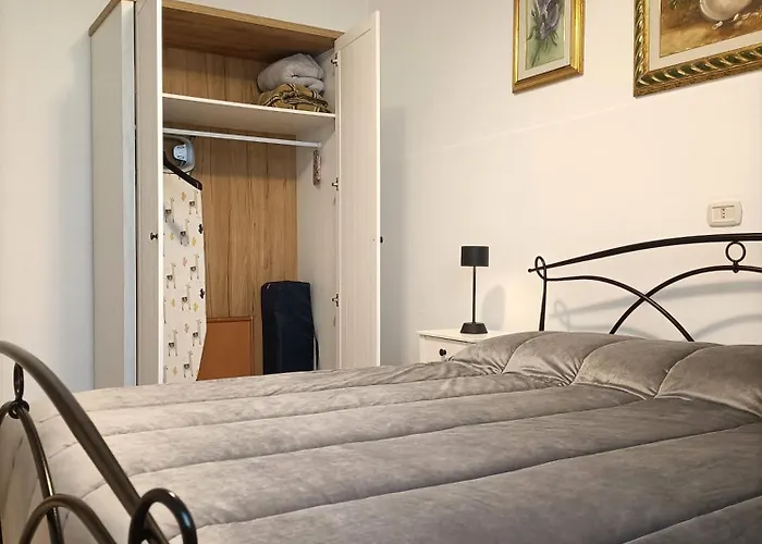 Bright Port View Apartment- Secondary Entrance Free Parking Apartament Cagliari