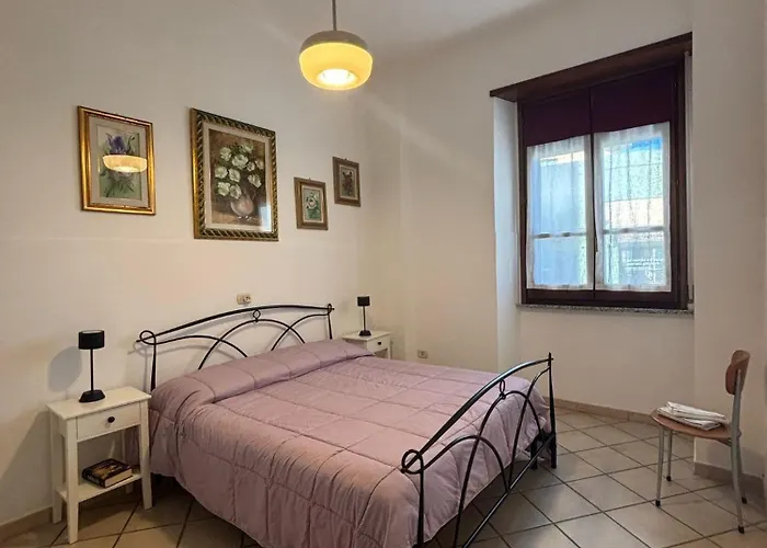 Bright Port View Apartment- Secondary Entrance Free Parking *