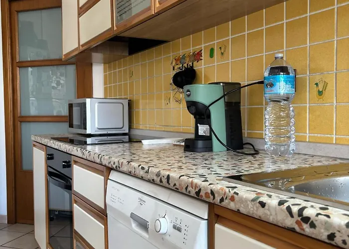 Bright Port View Apartment- Secondary Entrance Free Parking Apartament Cagliari