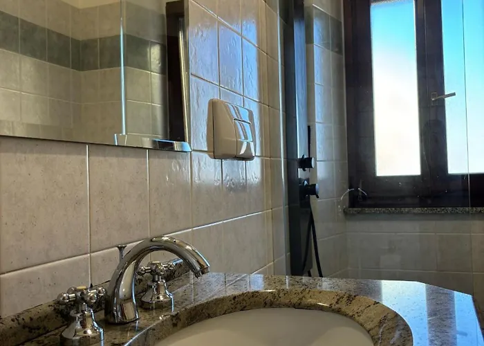 Bright Port View Apartment- Secondary Entrance Free Parking Apartment Cagliari